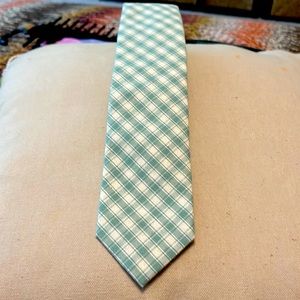 The tie bar white green tie. Mens skinny tie.